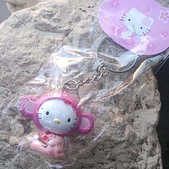 Hello Kitty Key Chain 💗 - Picture 2 of 2